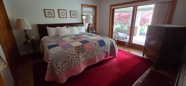 Foto del edificio - 237 Long Pond Rd