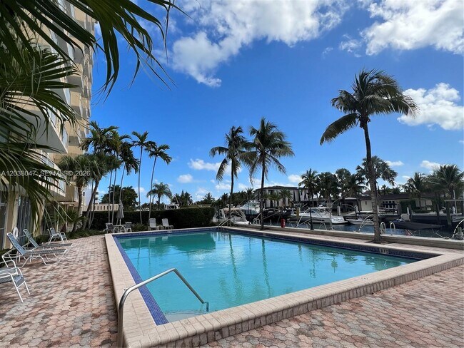 Foto del edificio - 2350 NE 135th St