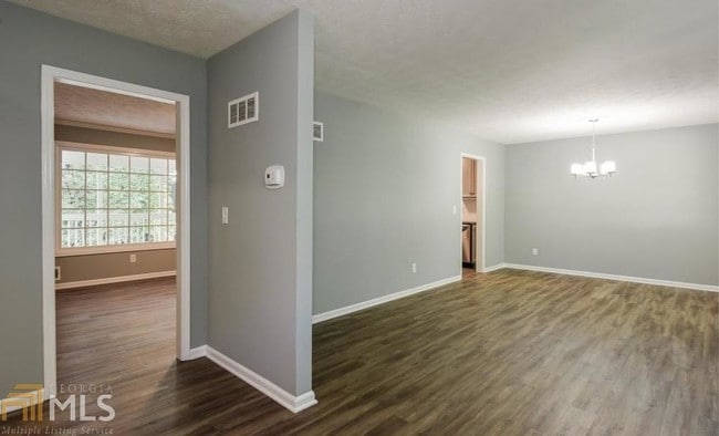 Building Photo - 3720 Dogwood Dr