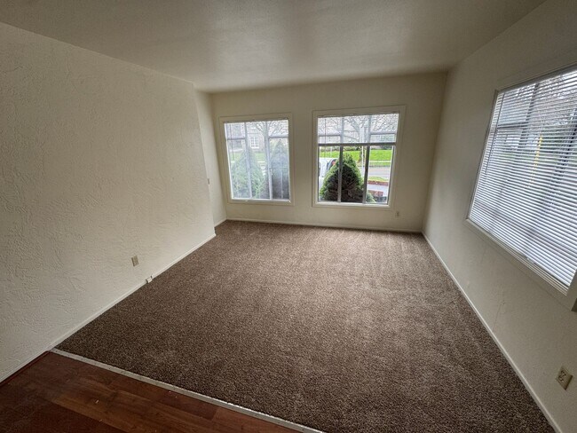 Building Photo - (949) Harrison Street Plex - 1 Bed / 1 Bat...