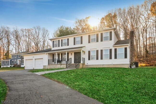 Foto del edificio - 18 Lisa Dr