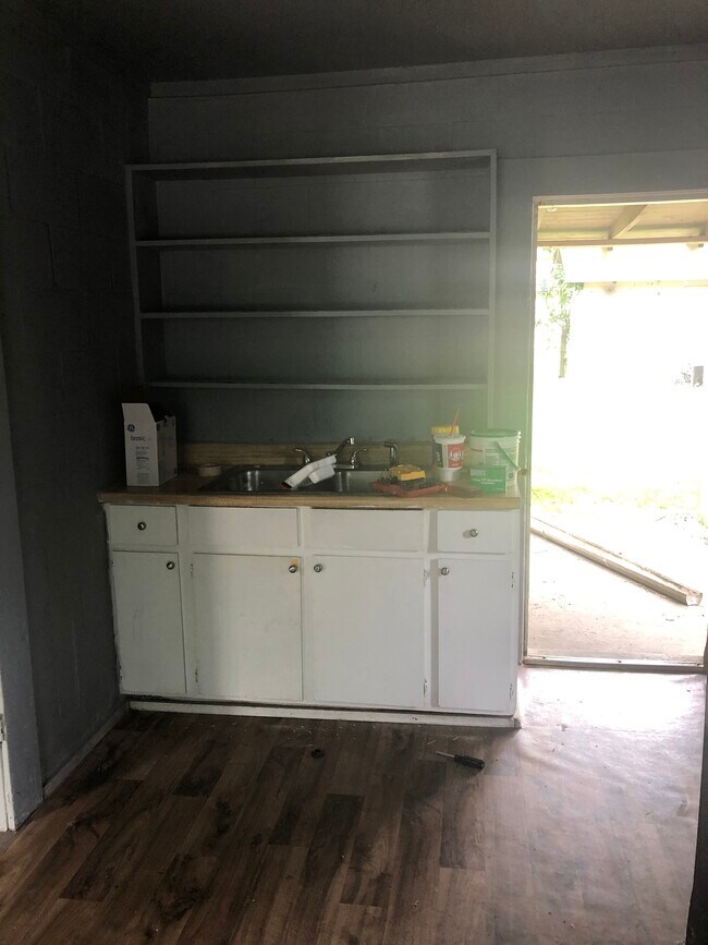 Foto del edificio - 2 bedroom/1 bathroom house for rent