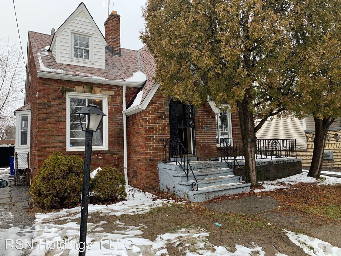 Primary Photo - 5 br, 1 bath House - 4088 E 147Th St