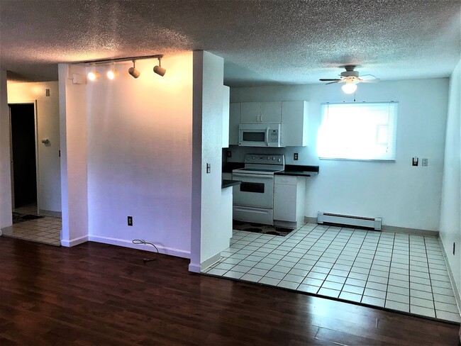 Building Photo - 1531 Northview Dr