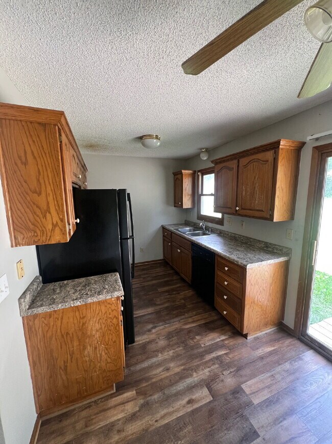 Building Photo - Recently Renovated 2Br / 1.5Ba Home with D...
