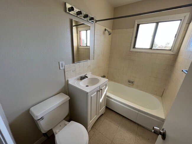 Building Photo - 312 Sahara Dr