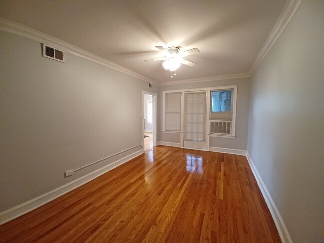 Building Photo - 435 E 91st Pl