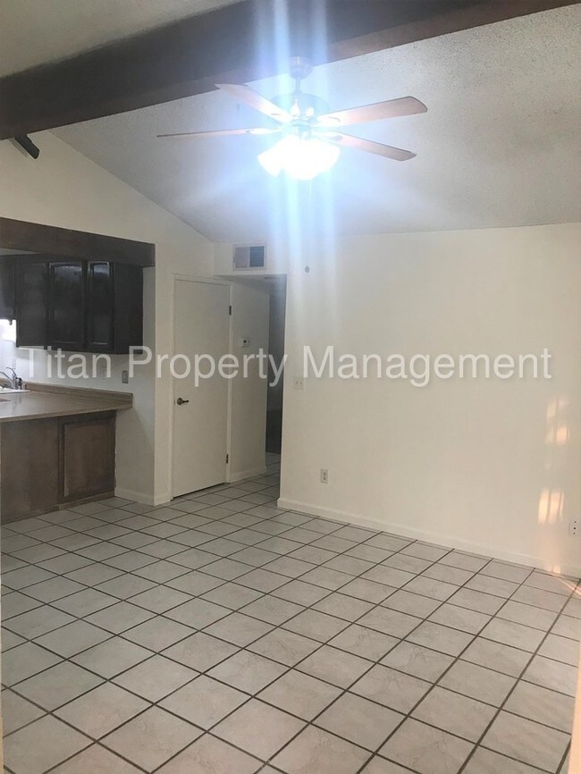 Foto del edificio - 2046 Woodstock Way