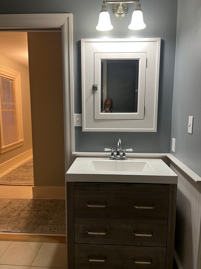 Building Photo - 955 Woodbury Ave