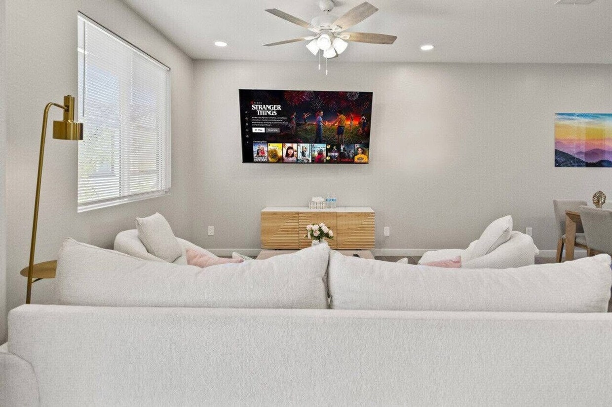 Foto principal - 6612 W Paradise Ln