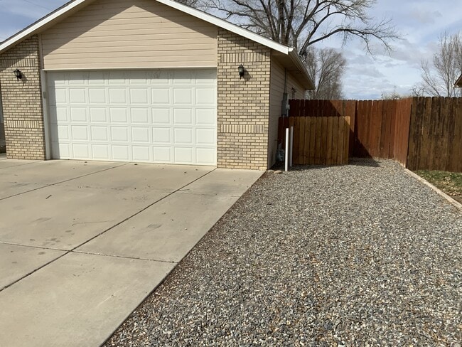 Photo - 401 Breeze Dr House