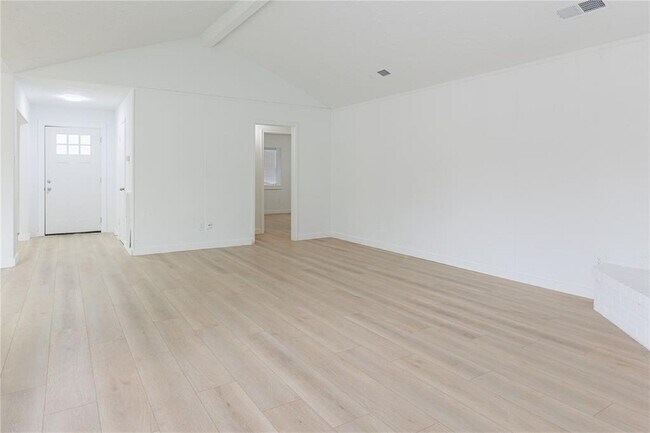 Foto del edificio - 3206 Cherry Creek Dr