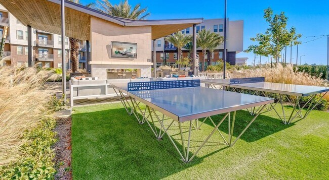 Foto del edificio - 23233 Western Centre Dr