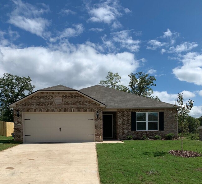 Foto del edificio - *MOVE-IN PROMO!* Three Bedroom | Two Bath ...