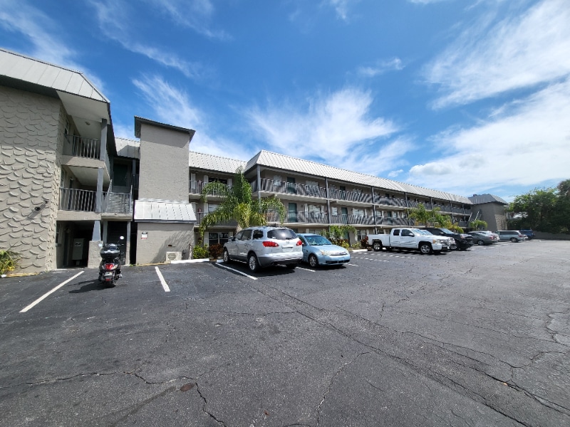 Primary Photo - 101 S Peninsula Dr