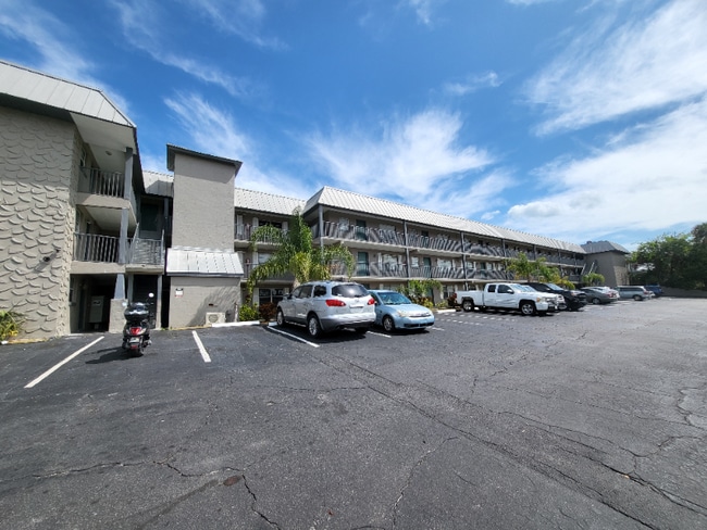 Building Photo - 101 S Peninsula Dr