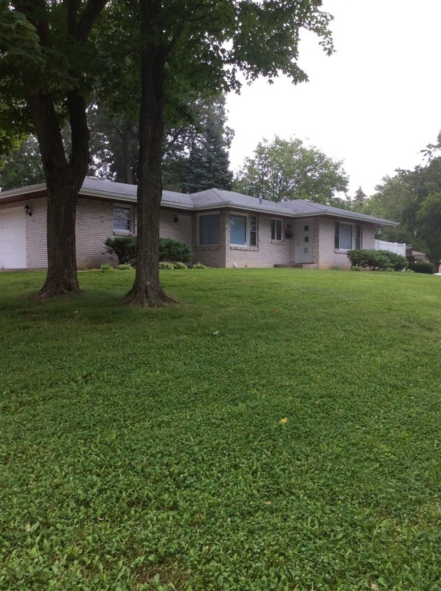 Primary Photo - 269 Flintridge Dr
