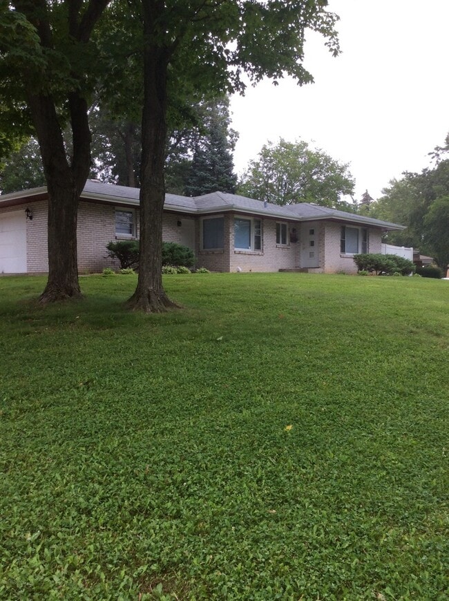 Building Photo - 269 Flintridge Dr