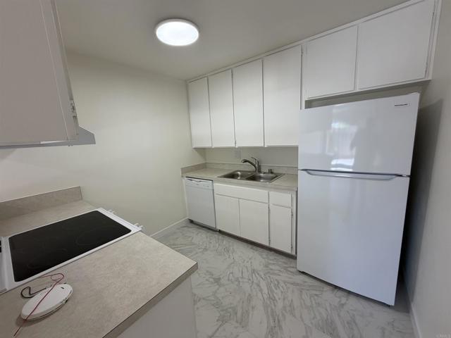 Building Photo - 403 Requeza St