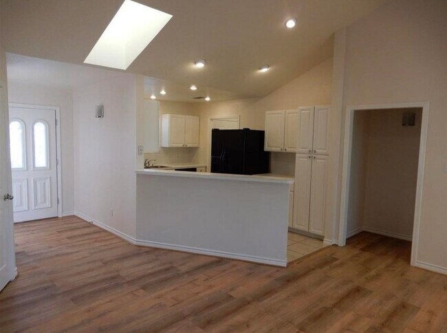Building Photo - 508 Hi Cir W