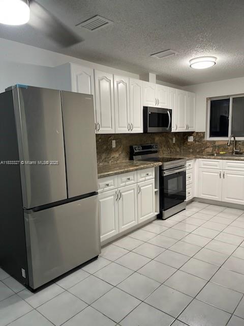 Foto del edificio - 8165 NW 8th St