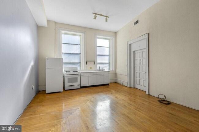 Building Photo - 2512 E Lehigh Ave