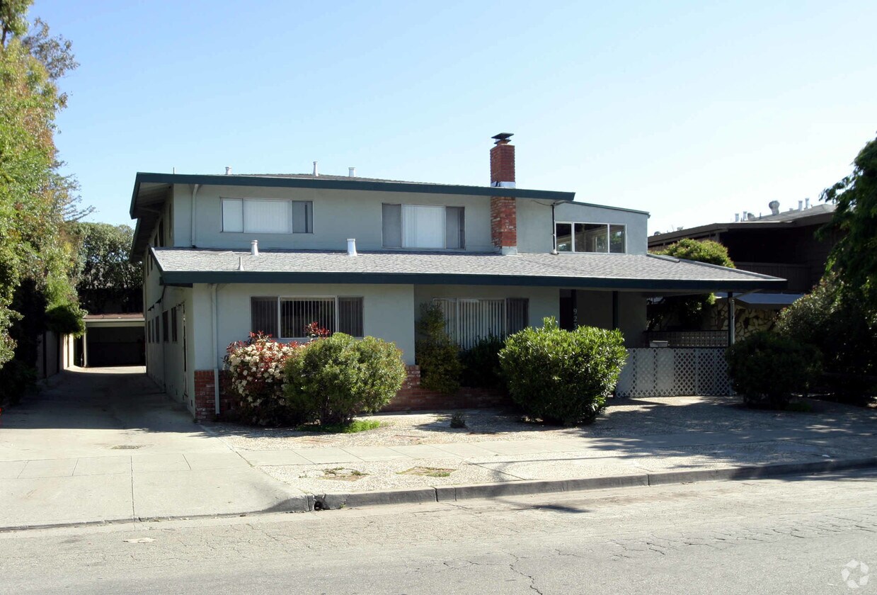 Foto del edificio - 923 Ironwood Dr