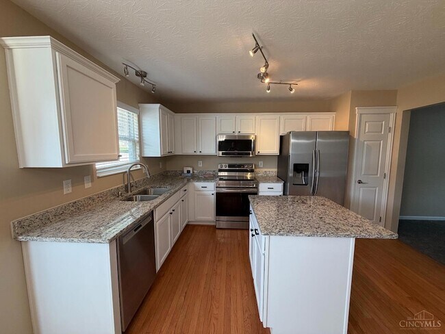 Foto del edificio - 7801 Livingston Dr