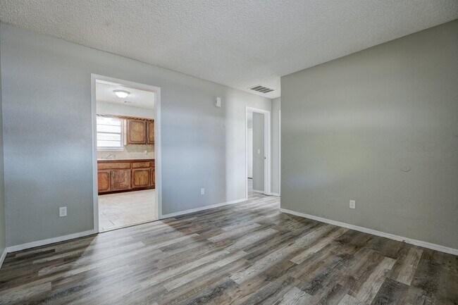 Foto del edificio - 2 bed, 1 bath apartment in noble, ok