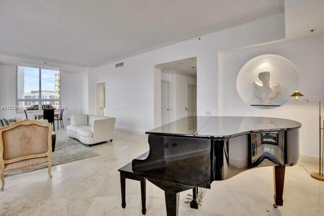 Building Photo - 808 Brickell Key Dr