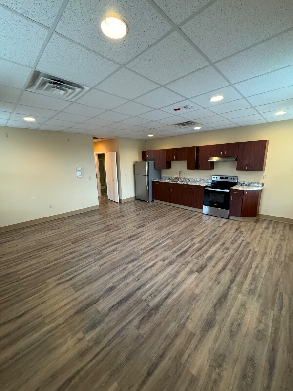 Primary Photo - 102 E Otterman St