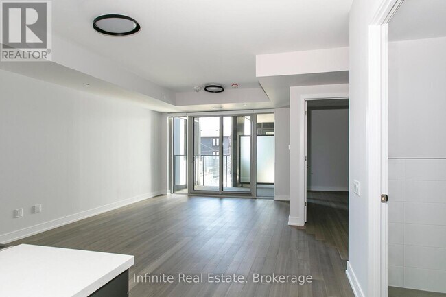 Building Photo - 664 Spadina Ave.
