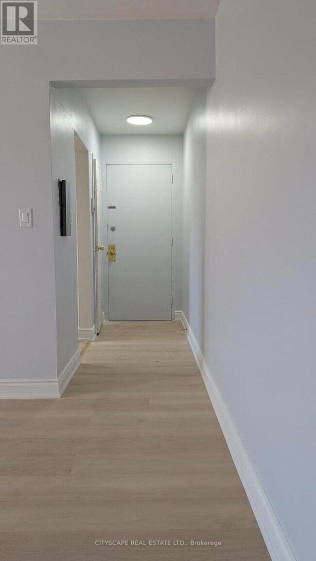 Building Photo - 286 Saguenay Ave.