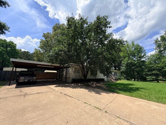 Foto del edificio - 7810 W Lakeshore Dr