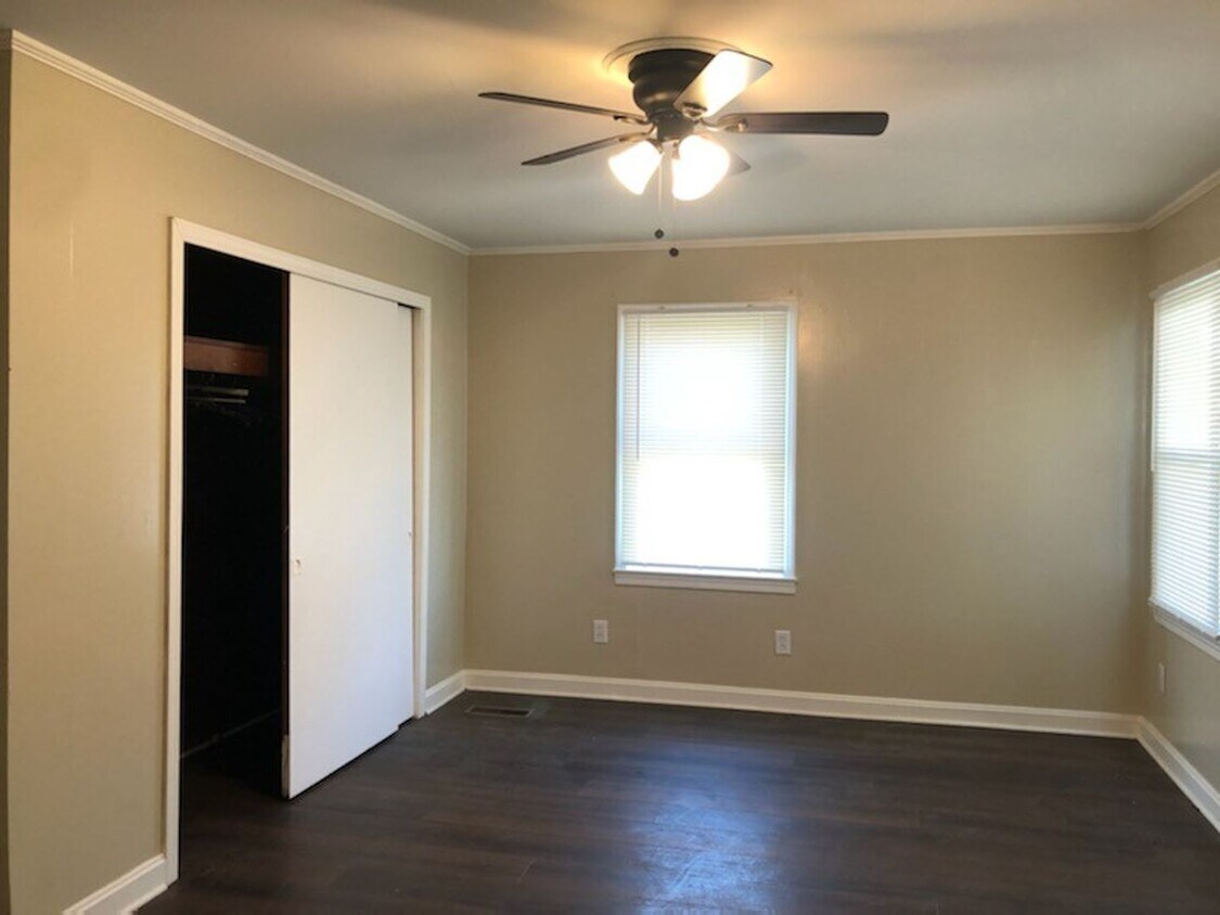 Primary Photo - Nice 3 Bedroom One Bath Home in South Louisville