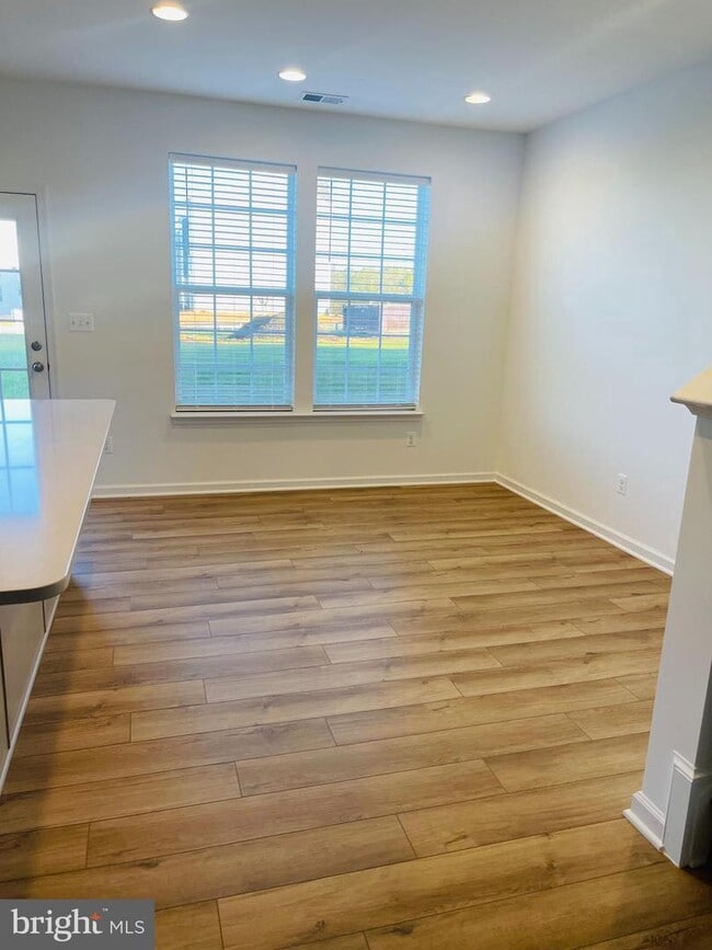 Building Photo - 505 Hillsdale Pl