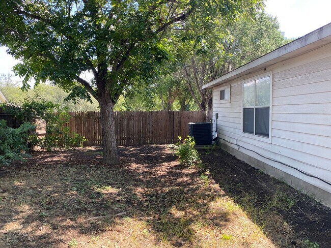 Foto del edificio - 13106 Forum Rd