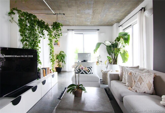 Foto del edificio - 455 NE 25th St