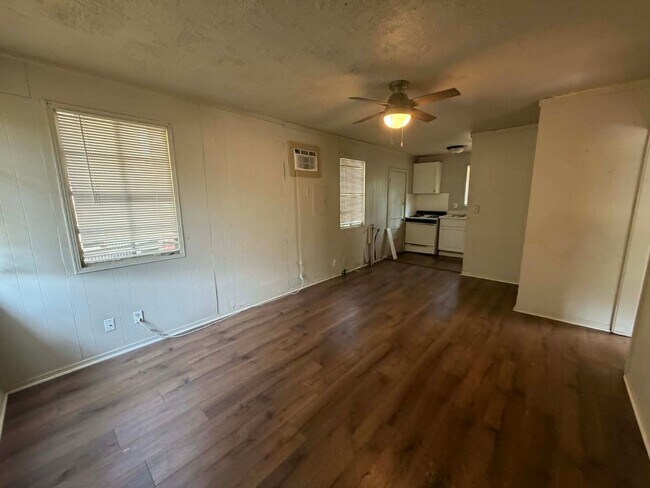Building Photo - 1354 Summers St