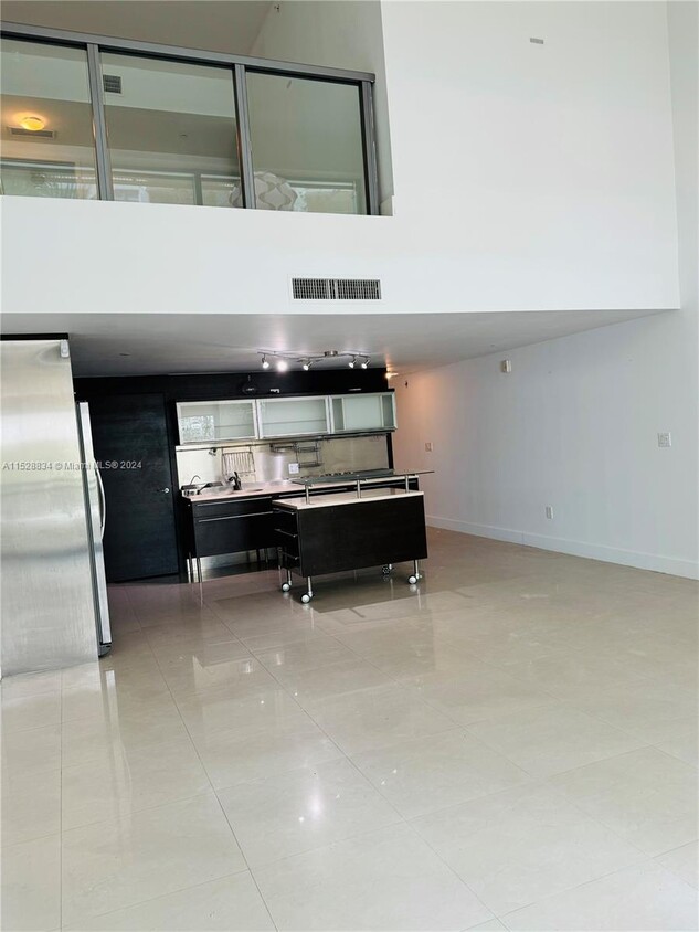 Foto principal - 6000 Collins Ave