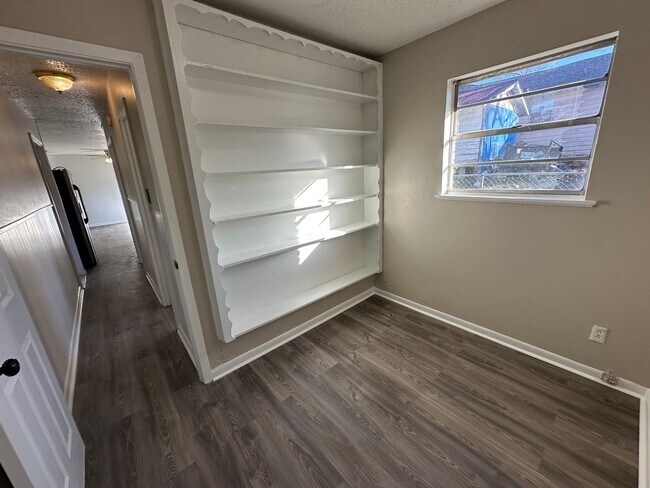 Foto del edificio - 1921 N Carlyle Ave