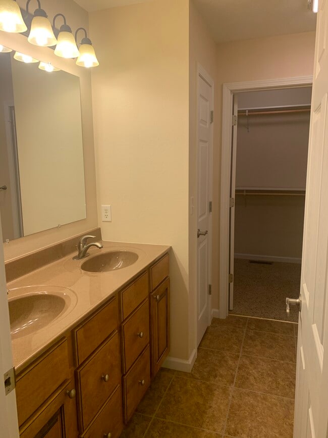 Master bath - 1202 Duncan St