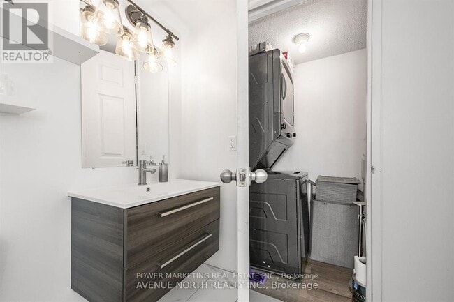 Photo du bâtiment - 1440-1440 Heron Rd