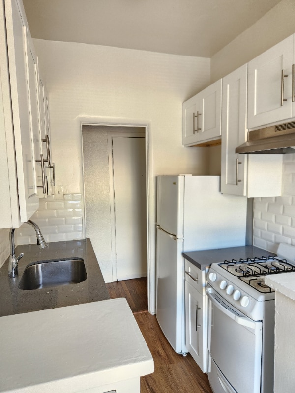 Building Photo - 1845 N Gramercy Pl
