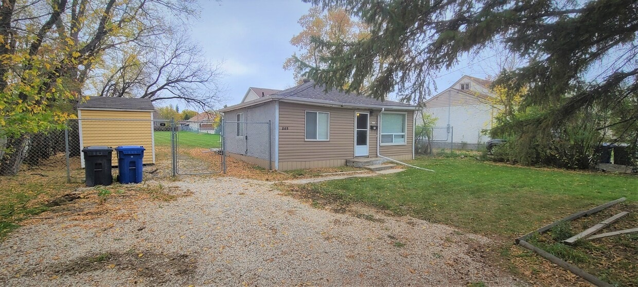 Primary Photo - 869 Elmhurst Rd