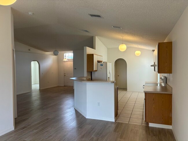 Building Photo - 1776 Vista Lake Cir