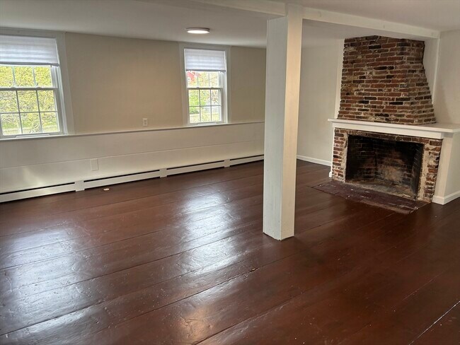 Building Photo - 10 Palfrey Ct