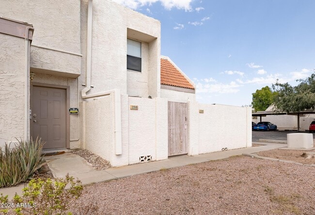 Building Photo - 1342 W Emerald Ave