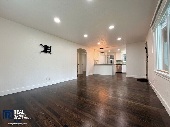 Building Photo - Charming Cottage Retreat with Modern Updates!