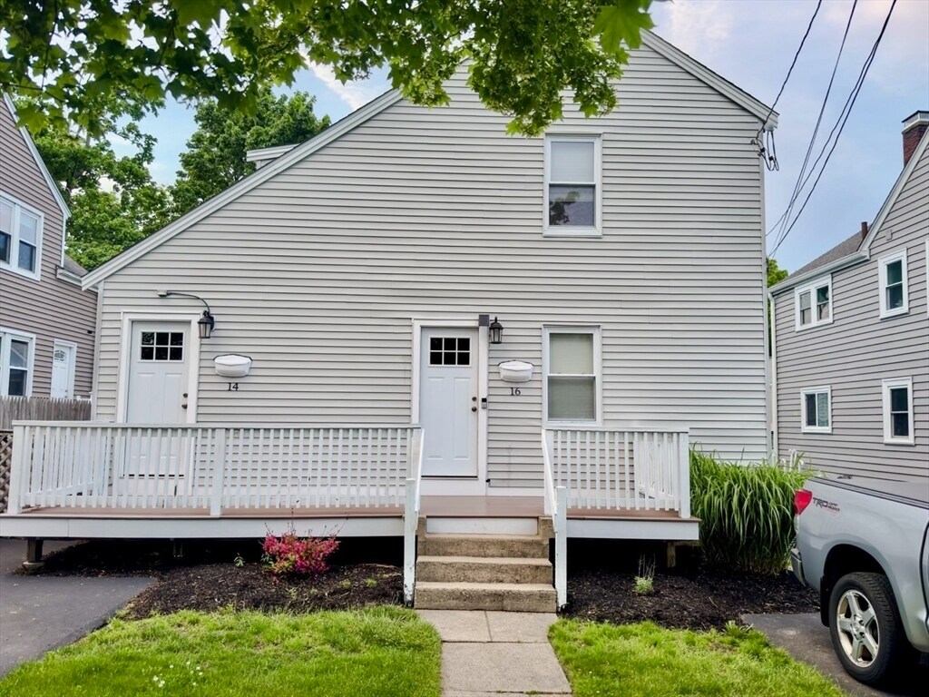 Primary Photo - 14 Lawn Ave
